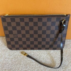 Louis Vuitton Neverfull pouch